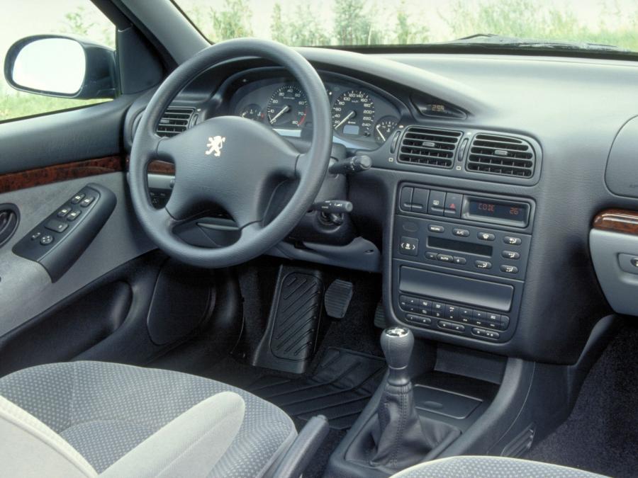  Peugeot 406 Coupe 1997 года  (фото 12 из 23)